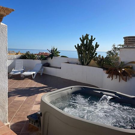 Апартаменты Penthouse With Private Roof Terrace And Jacuzzi Фуэнхирола Экстерьер фото