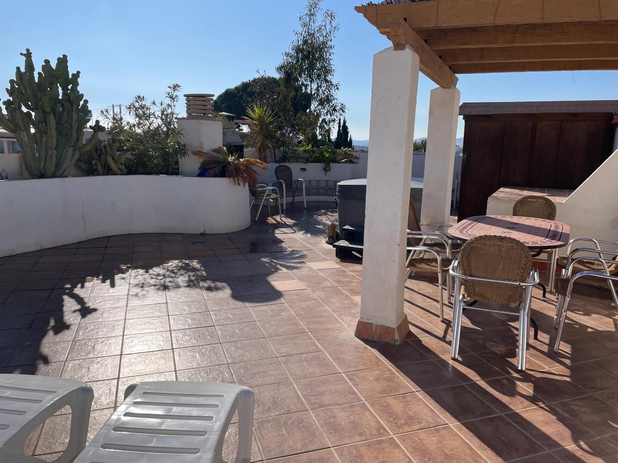 Апартаменты Penthouse With Private Roof Terrace And Jacuzzi Фуэнхирола Экстерьер фото