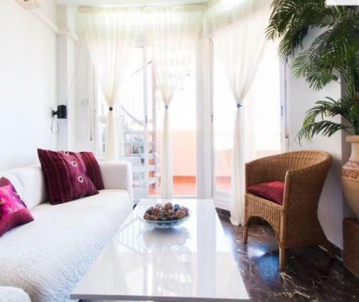 Апартаменты Penthouse With Private Roof Terrace And Jacuzzi Фуэнхирола Экстерьер фото